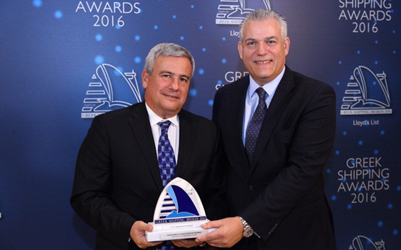 Leonidas Dimitriades-Eugenides receiving the Greek Shipping Achievement in Education and Training award 2016 (Lloyd’s List)