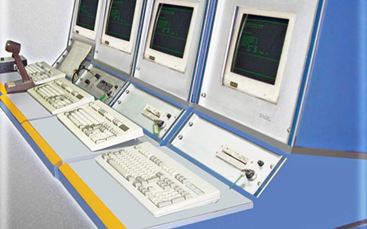 Donation of a ship movement and manoeuvring simulator to the Mercantile Marine Ministry (1991)