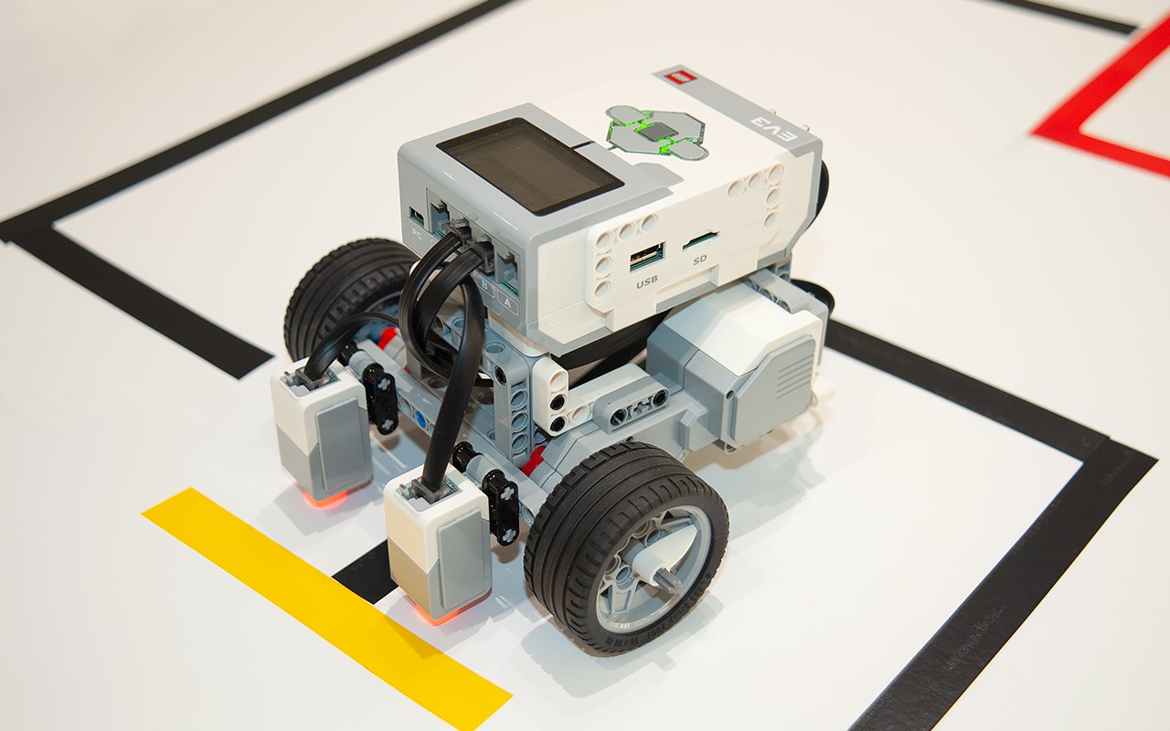 Build and program your first robot (for school groups)