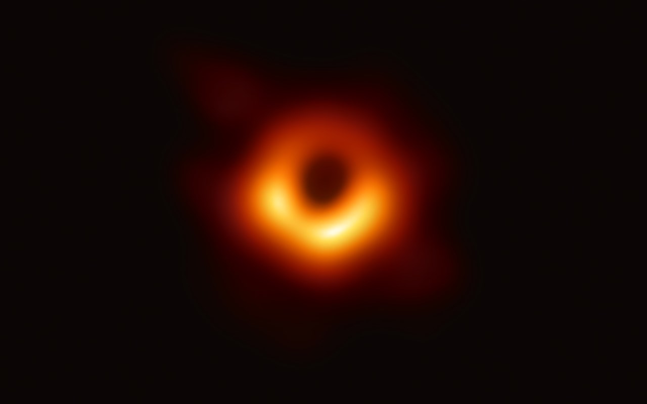 Οι επιστήμονες κατάφεραν να φωτογραφήσουν μία μαύρη τρύπα!
