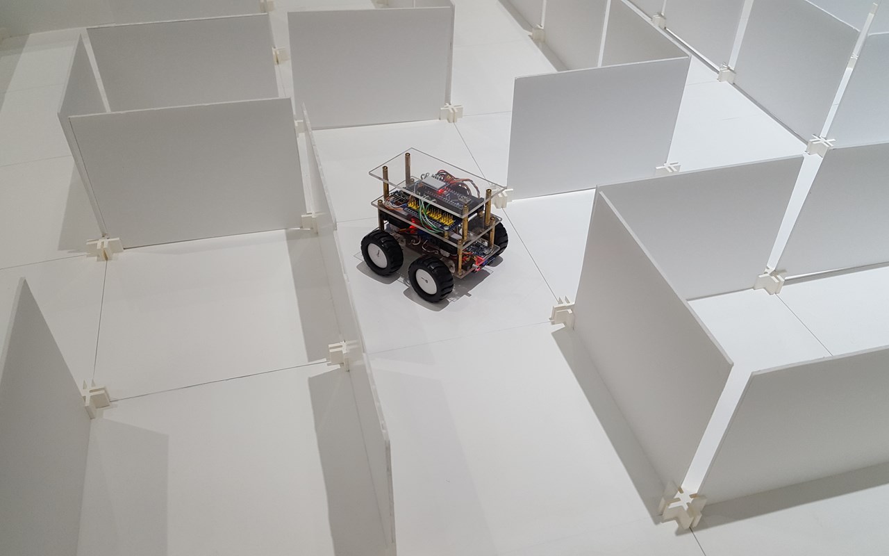 Maze robot (for school groups) Maze robot (for school groups)