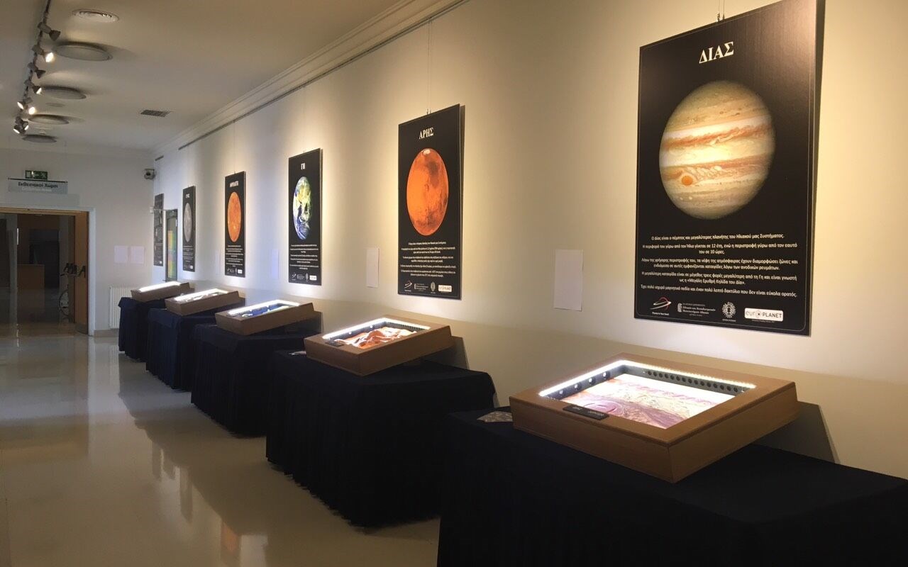 Ο Κοσμάς Γαζέας μιλάει για την έκθεση “Planets In Your Hand” Ο Κοσμάς Γαζέας μιλάει για την έκθεση “Planets In Your Hand”
