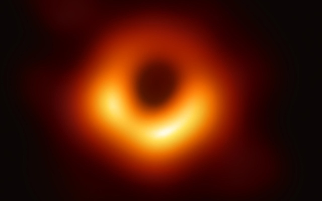 Ένας χρόνος από την πρώτη φωτογράφιση της «σκιάς» μίας μαύρης τρύπας