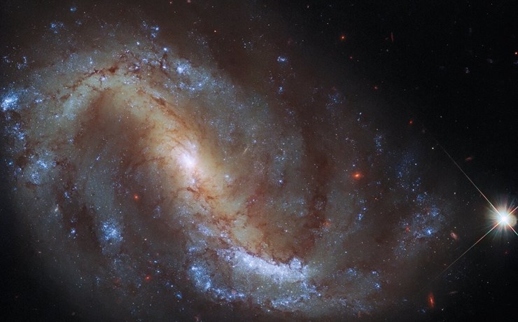 Ο ραβδωτός σπειροειδής γαλαξίας NGC 7496