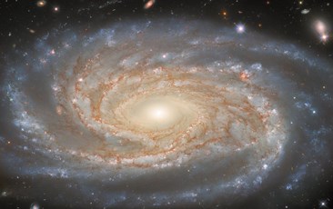 Ο γαλαξίας NGC 7038 και η διαστολή του Σύμπαντος